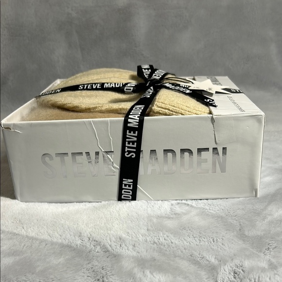 Steve Madden Beanie and Scarf Gift Set - Picture 6 of 9